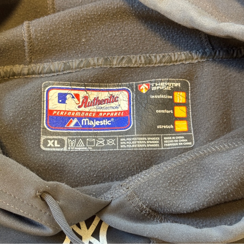 Majestic Gray Yankees Baseball Hoodie - Picture 4 of 5